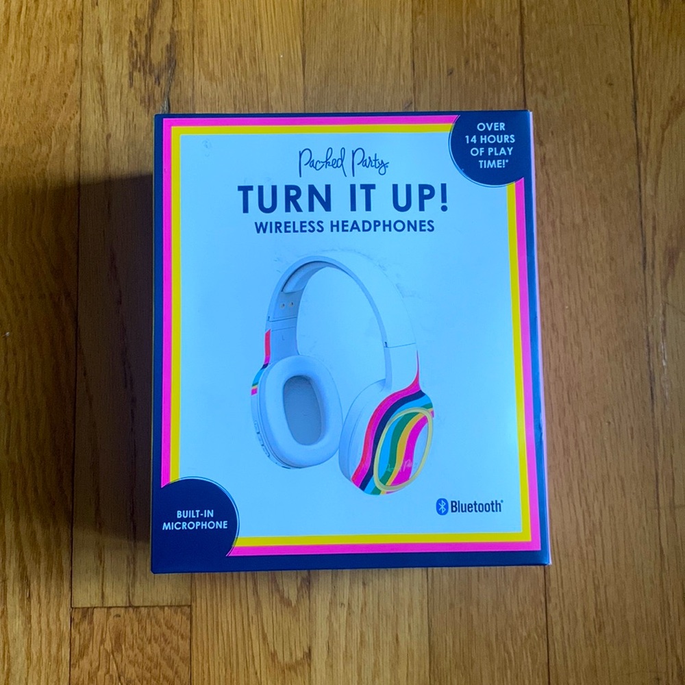TURN IT UP! Rainbow Wireless Headphones